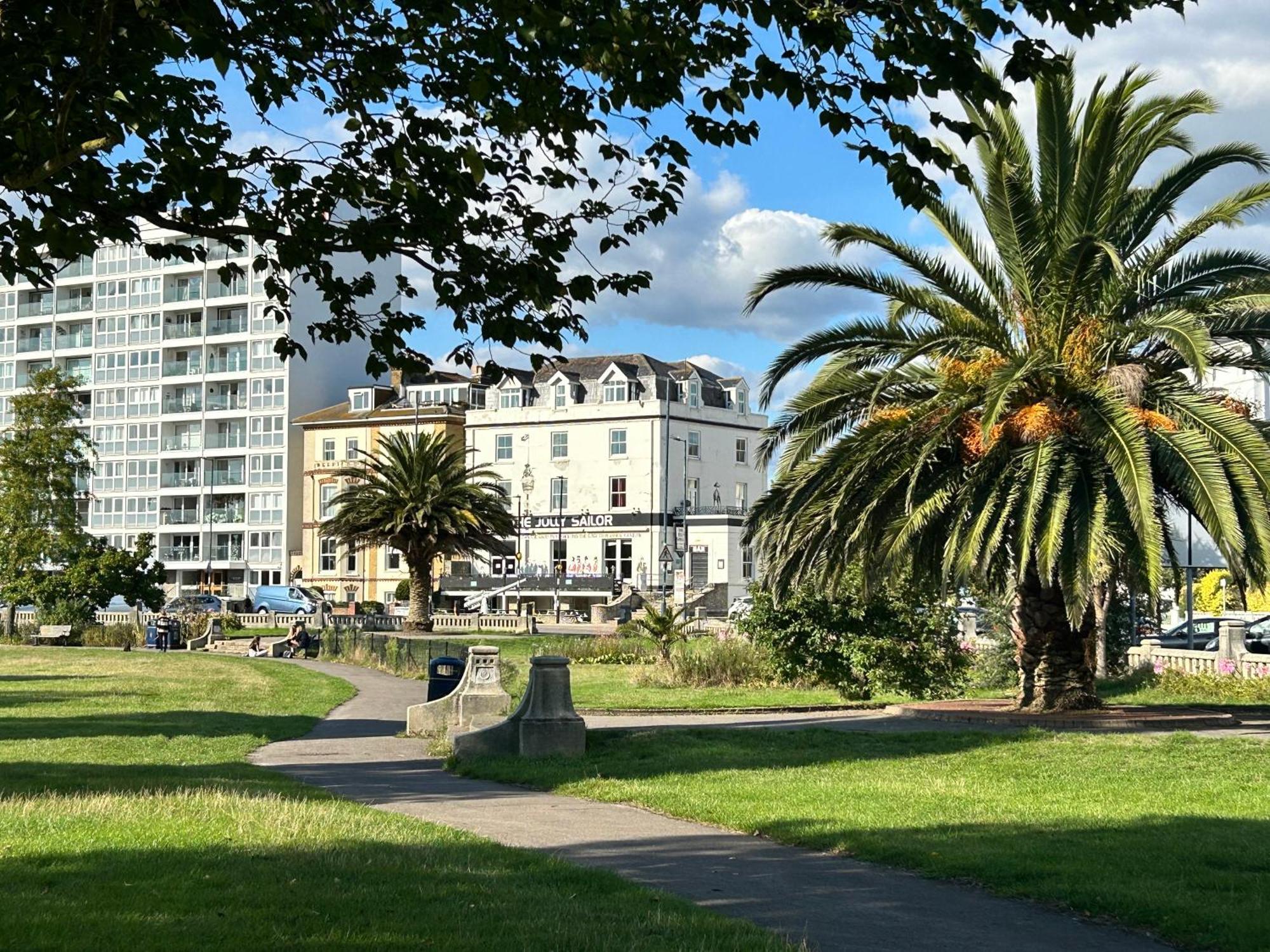 Clarence Quarters Self-Catering Guest House Portsmouth Exteriör bild