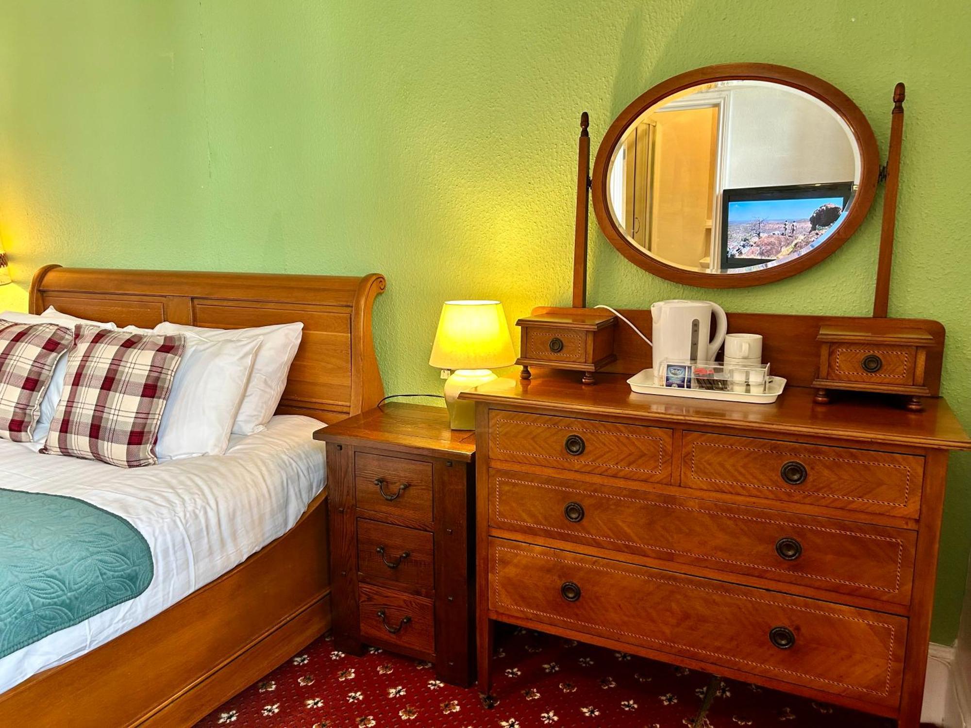 Clarence Quarters Self-Catering Guest House Portsmouth Exteriör bild