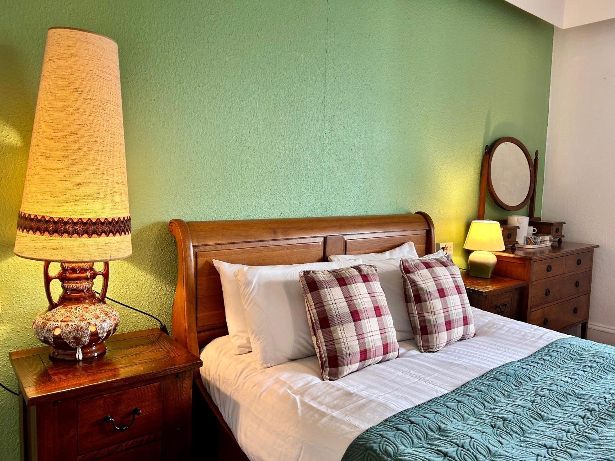 Clarence Quarters Self-Catering Guest House Portsmouth Exteriör bild