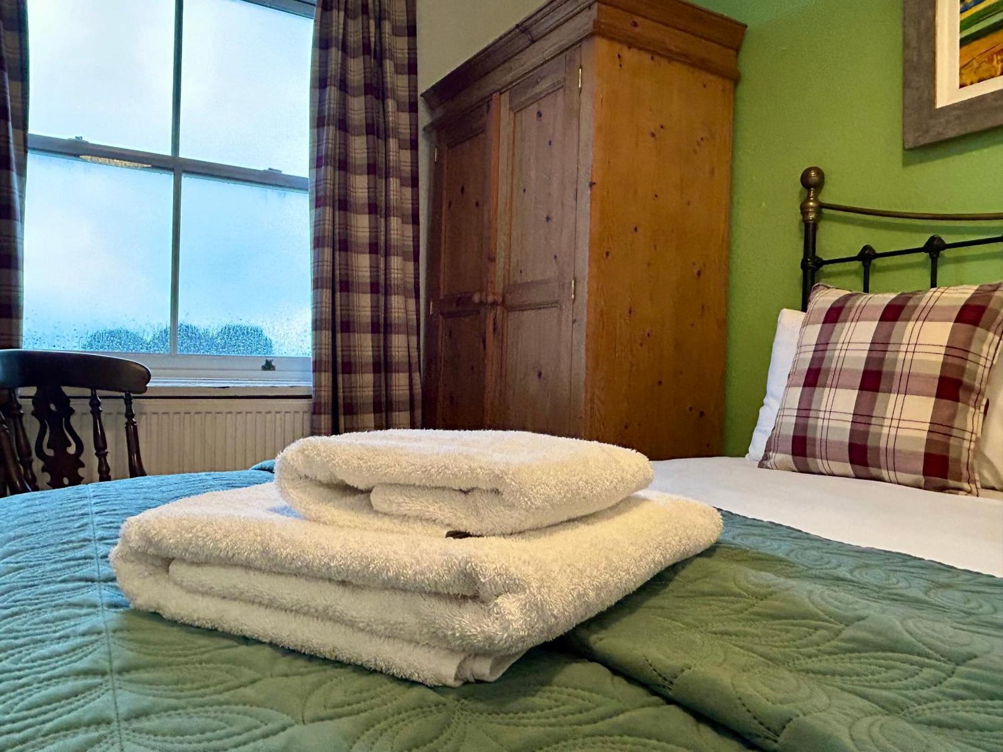 Clarence Quarters Self-Catering Guest House Portsmouth Exteriör bild