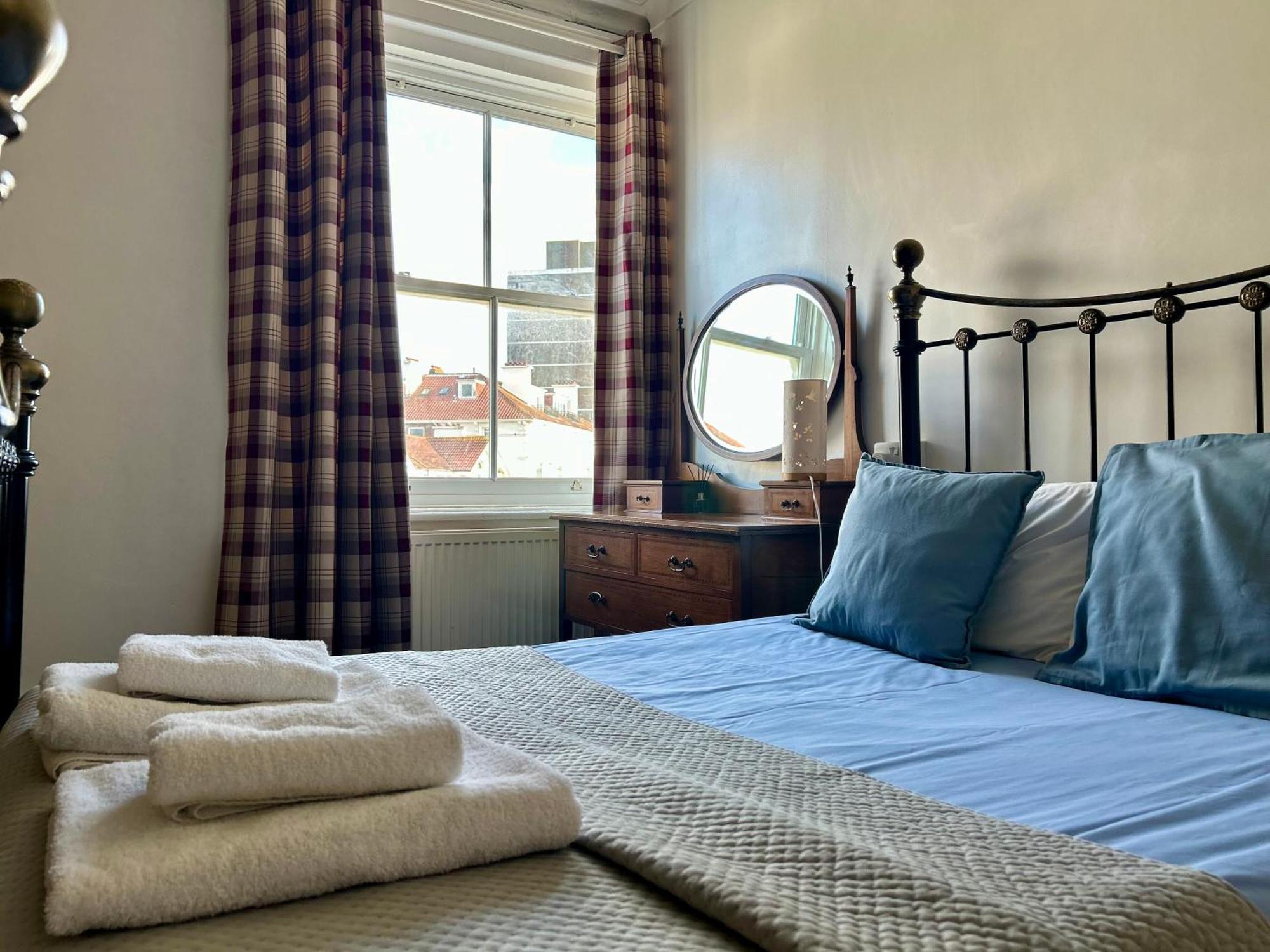 Clarence Quarters Self-Catering Guest House Portsmouth Exteriör bild