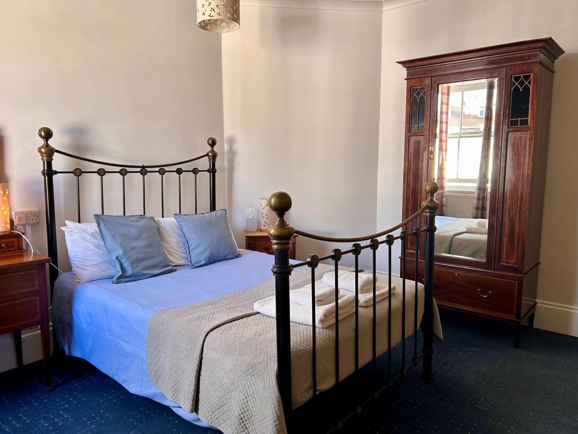 Clarence Quarters Self-Catering Guest House Portsmouth Exteriör bild