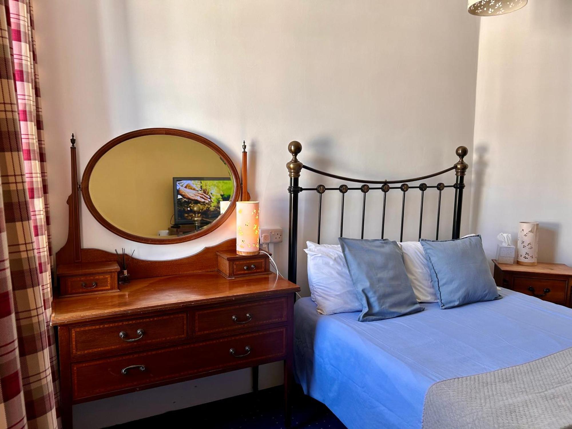 Clarence Quarters Self-Catering Guest House Portsmouth Exteriör bild