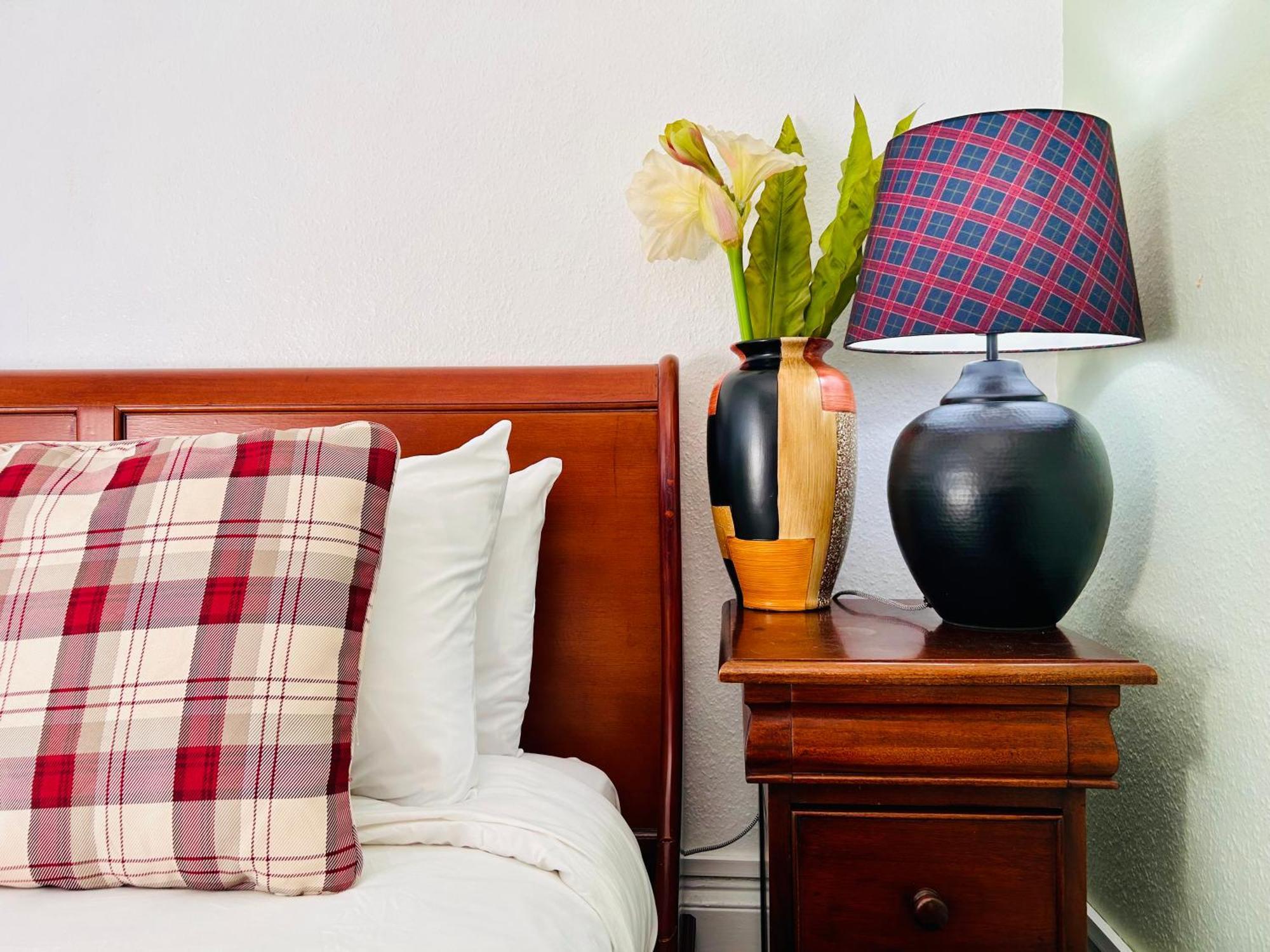Clarence Quarters Self-Catering Guest House Portsmouth Exteriör bild
