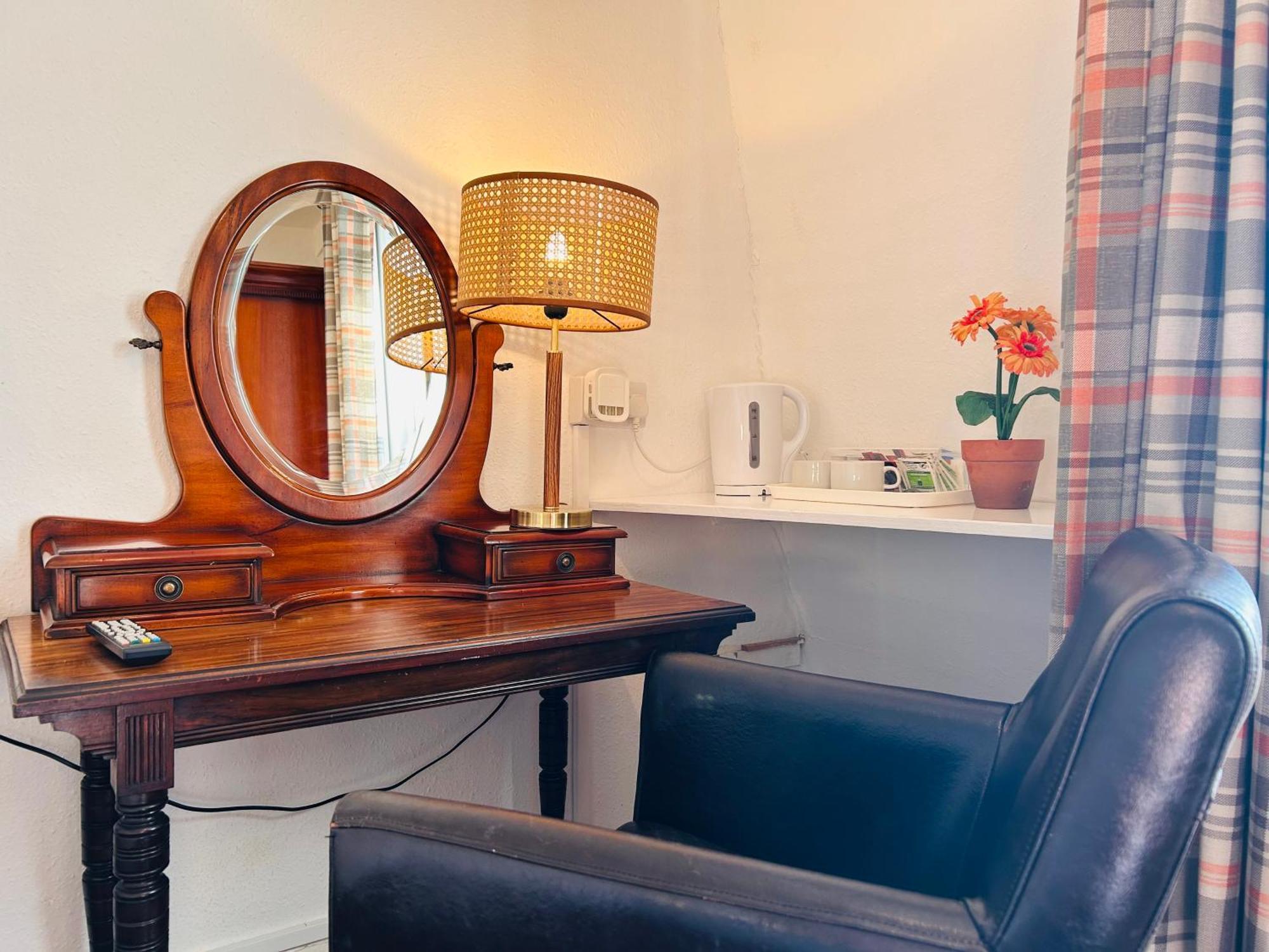 Clarence Quarters Self-Catering Guest House Portsmouth Exteriör bild