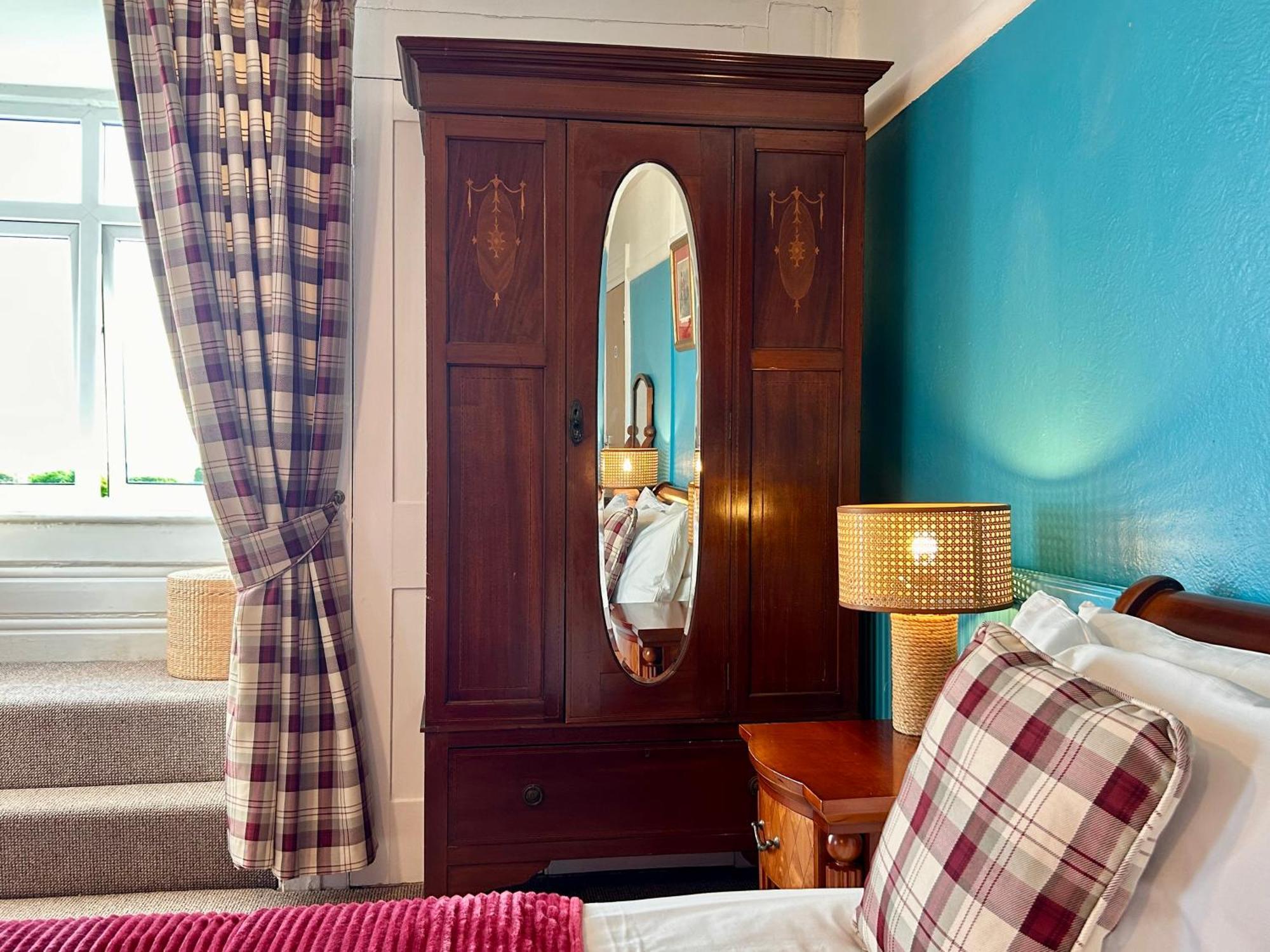 Clarence Quarters Self-Catering Guest House Portsmouth Rum bild